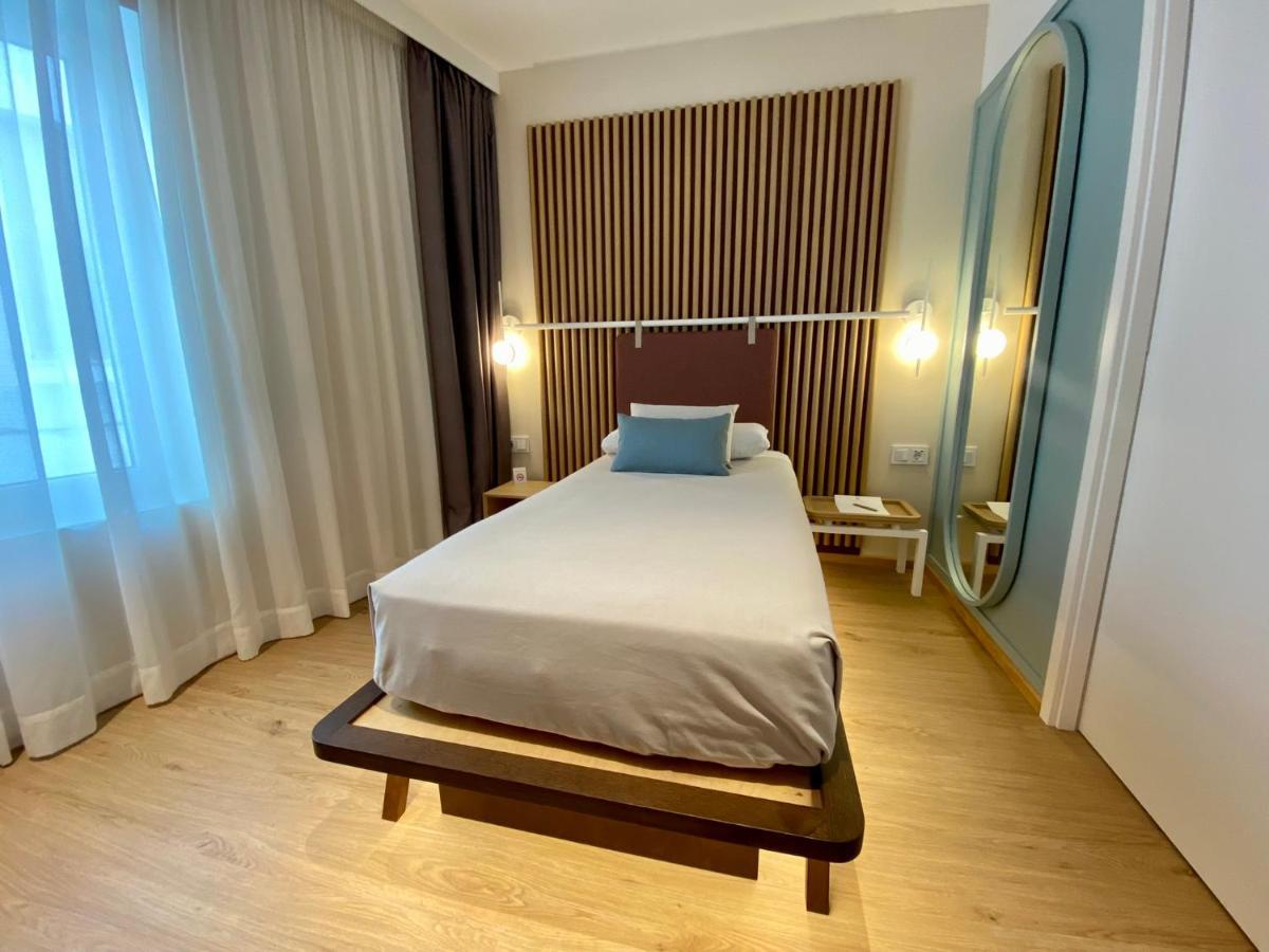 Hotel Leonor Conil Коніль-де-ла-Фронтера Екстер'єр фото